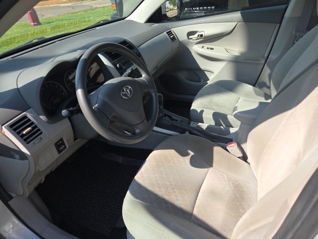 2009 Toyota Corolla LE photo 5