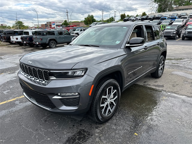 2024 Jeep Grand Cherokee Limited photo 2