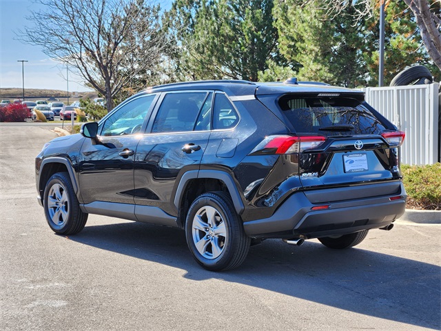 2024 Toyota RAV4 XLE photo 3