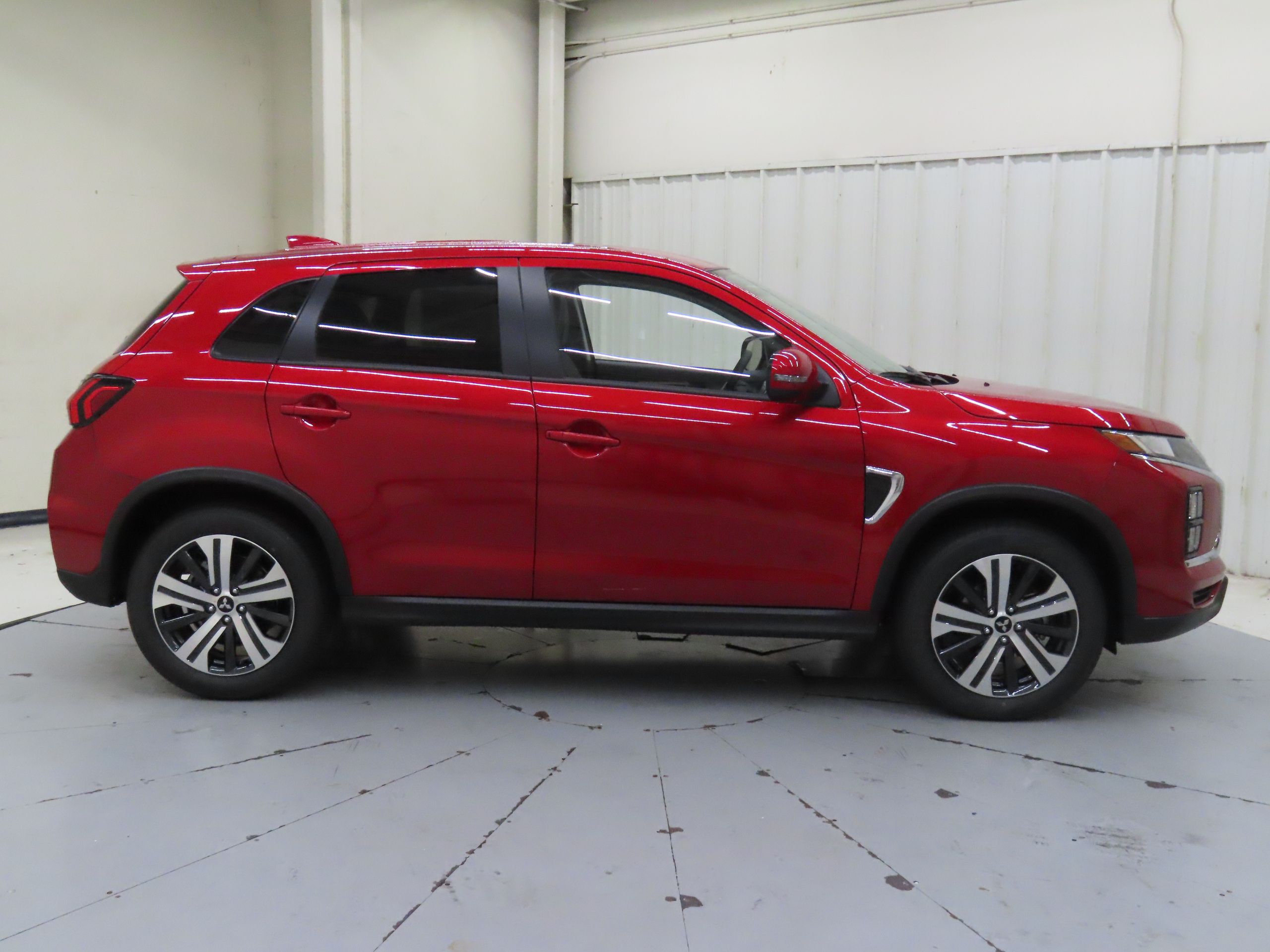 2025 Mitsubishi Outlander Sport SE photo 2