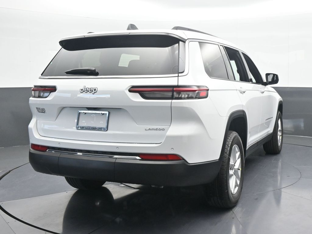 2025 Jeep Grand Cherokee Laredo photo 2