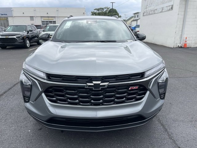 2025 Chevrolet Trax photo 2