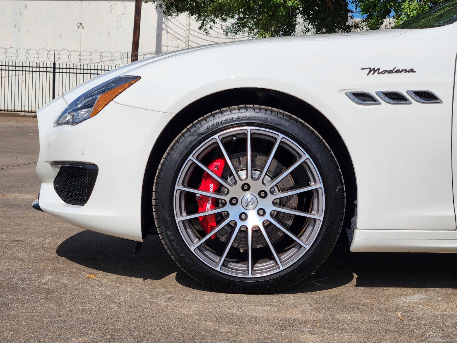 2024 Maserati Quattroporte Modena Q4 photo 2