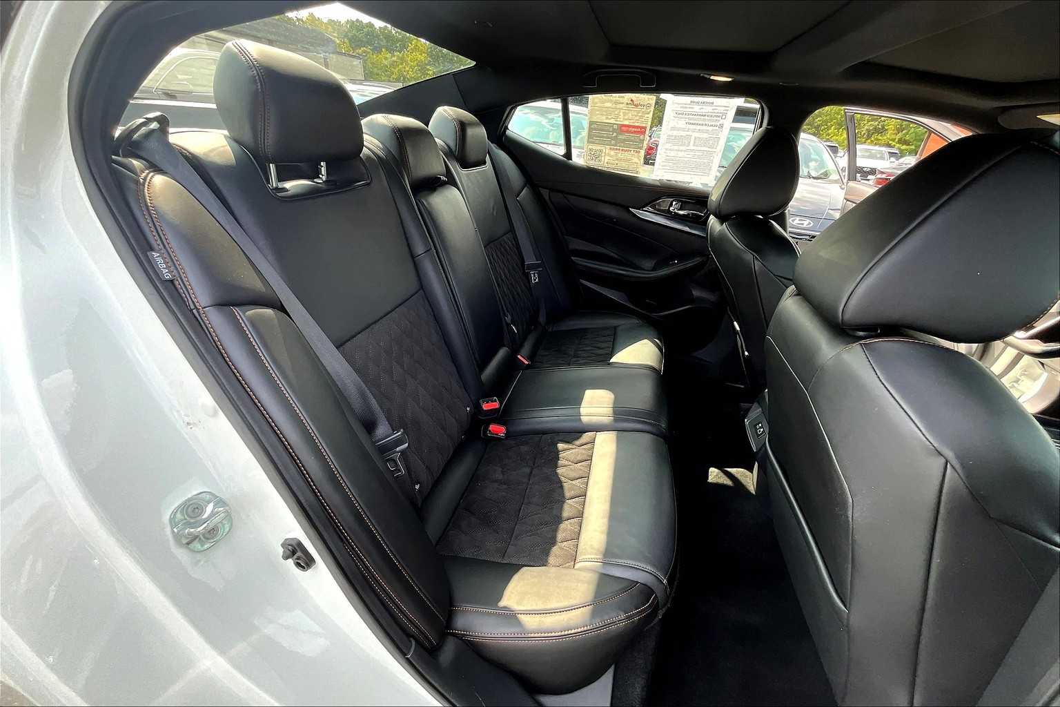 2023 Nissan Maxima SR photo 19