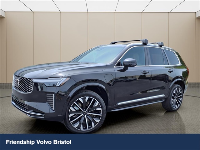 2025 Volvo XC90 Core's photo