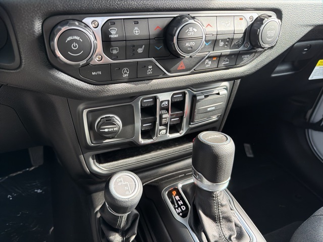 2025 Jeep Gladiator Sport S photo 13