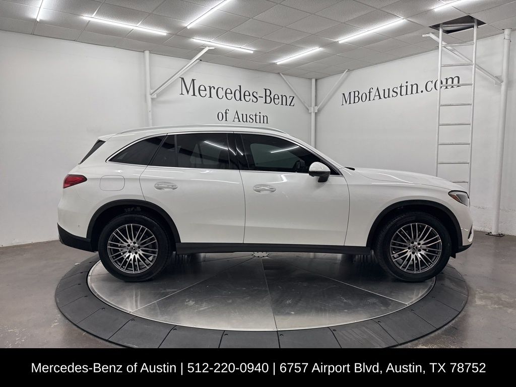 2025 Mercedes Benz GLC 300 photo 6