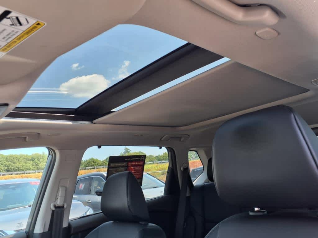 2023 Nissan Rogue SV photo 18