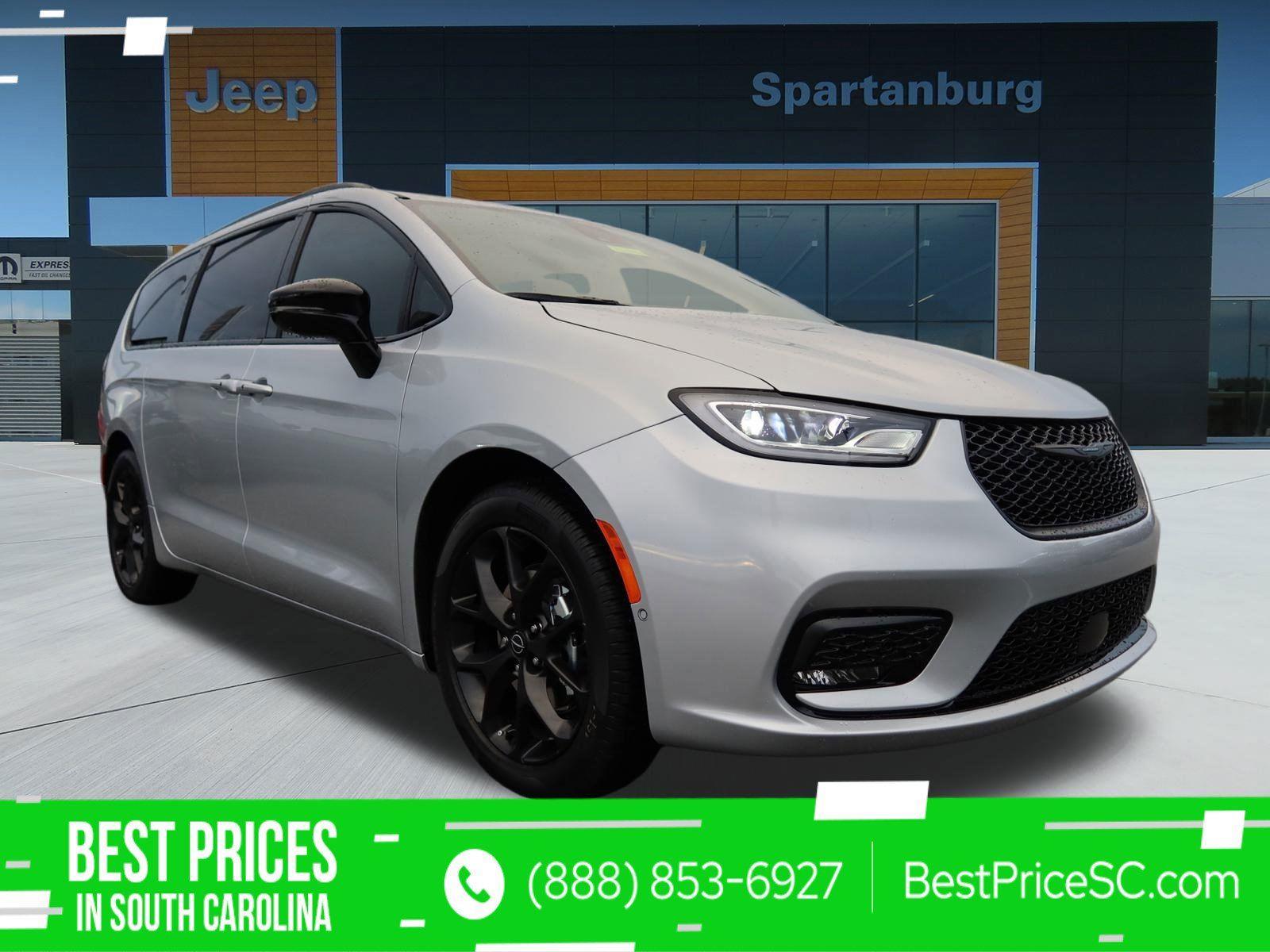 2026 Chrysler Pacifica Select's photo