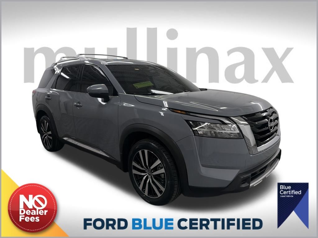 2024 Nissan Pathfinder Platinum's photo
