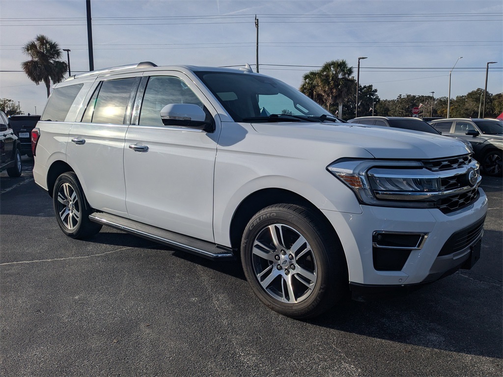 2023 Ford Expedition Limited's photo