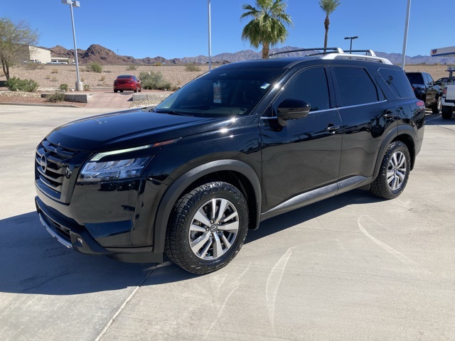 2022 Nissan Pathfinder SL's photo