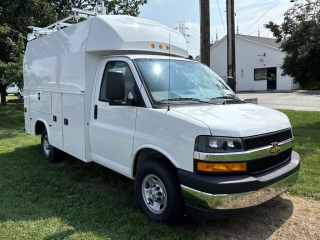 2025 Chevrolet Express Cutaway Base's photo