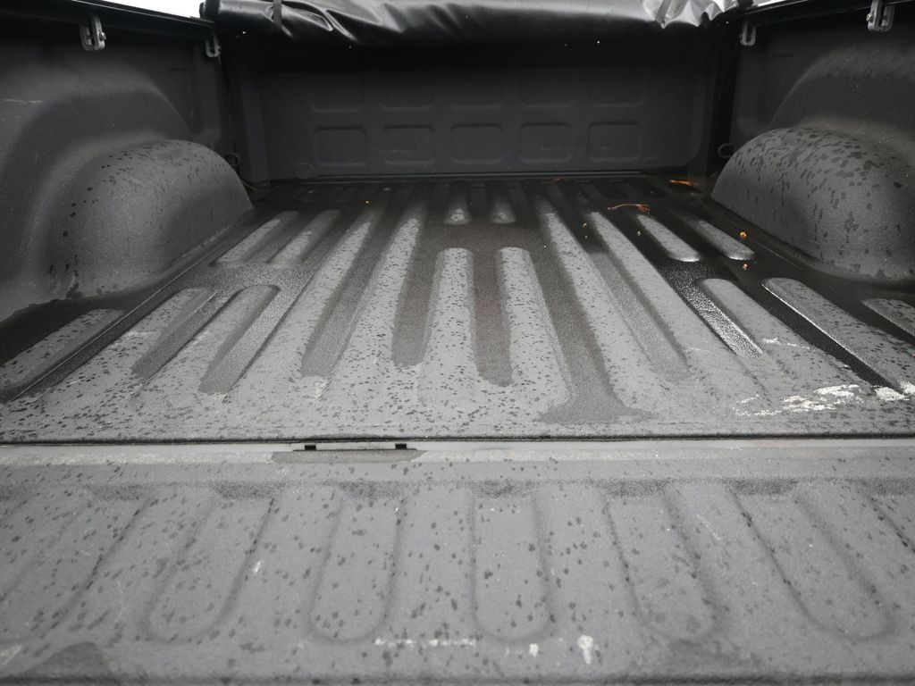 2018 Ram 1500 SLT photo 6