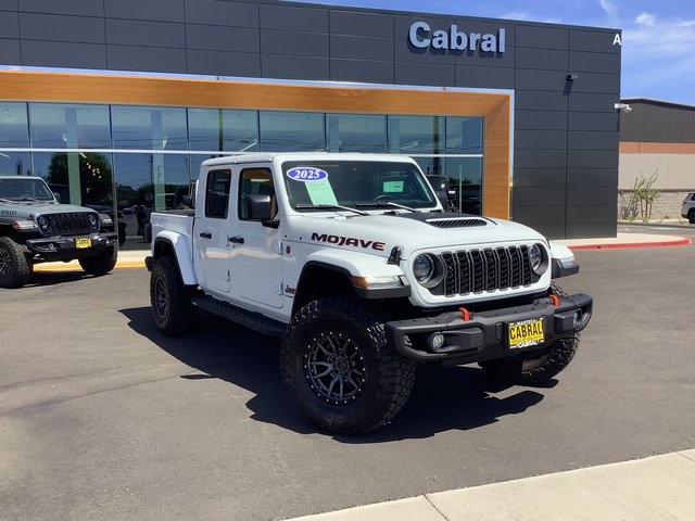 2025 Jeep Gladiator Mojave photo 2