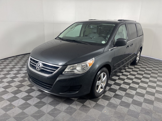 2011 Volkswagen Routan SE photo 3