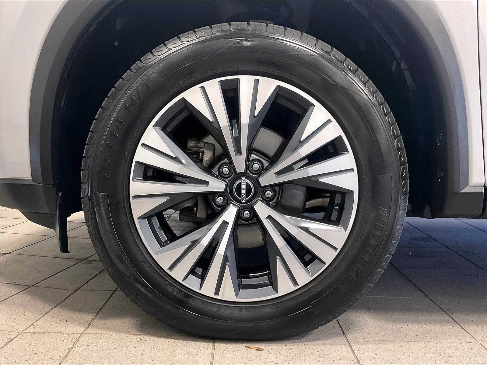 2023 Nissan Rogue SV photo 4