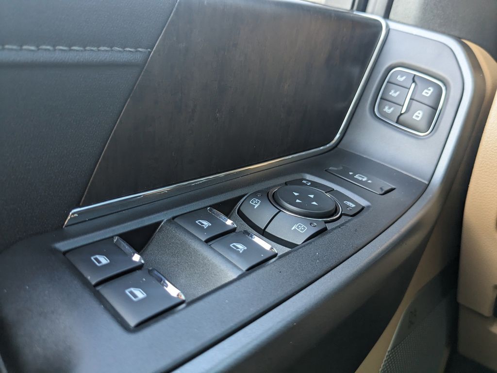 2025 Ford F-350 Lariat photo 26