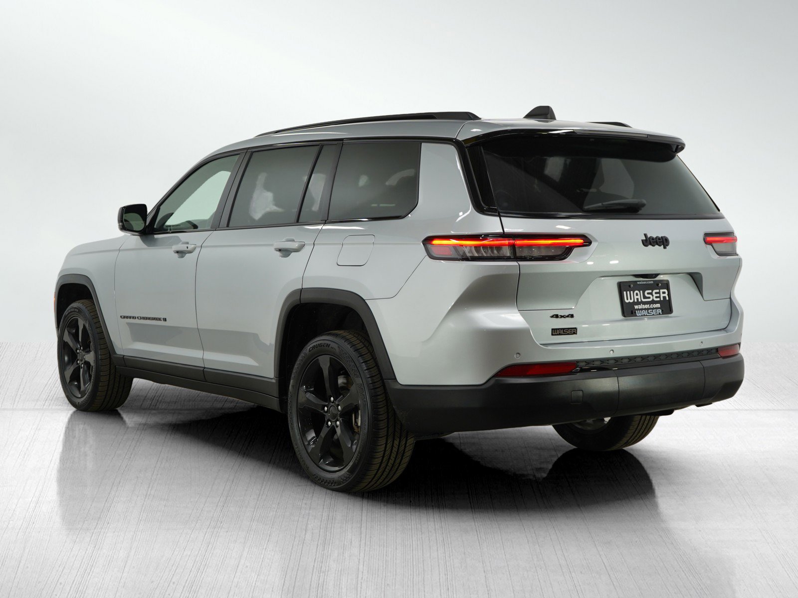 2023 Jeep Grand Cherokee Altitude photo 2