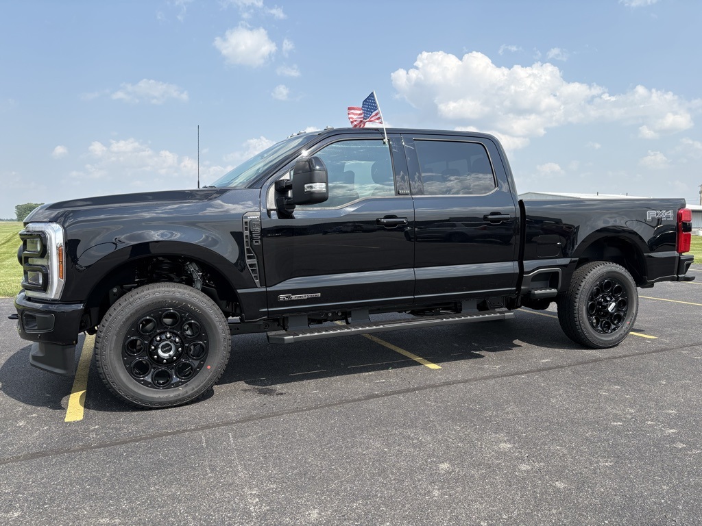 2025 Ford F-350 Super Duty Lariat's photo