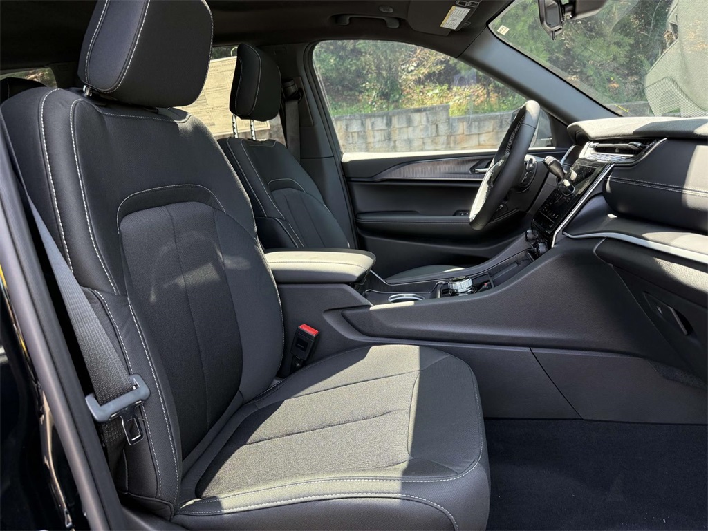 2025 Jeep Grand Cherokee Laredo X photo 16