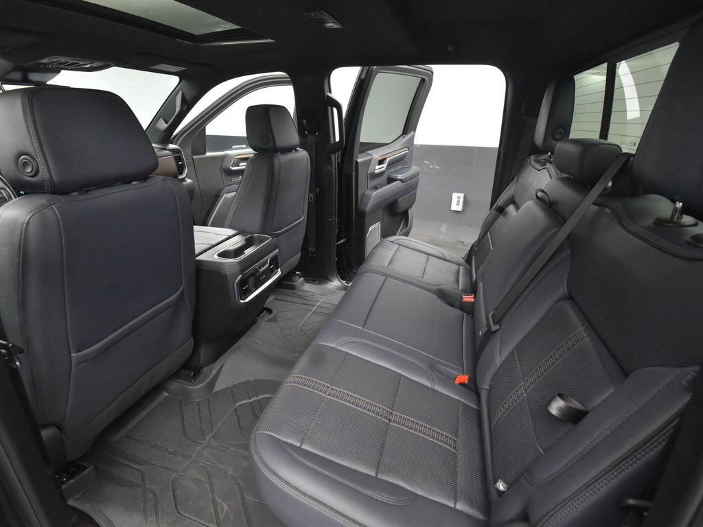 2024 Chevrolet Silverado 1500 High Country photo 31