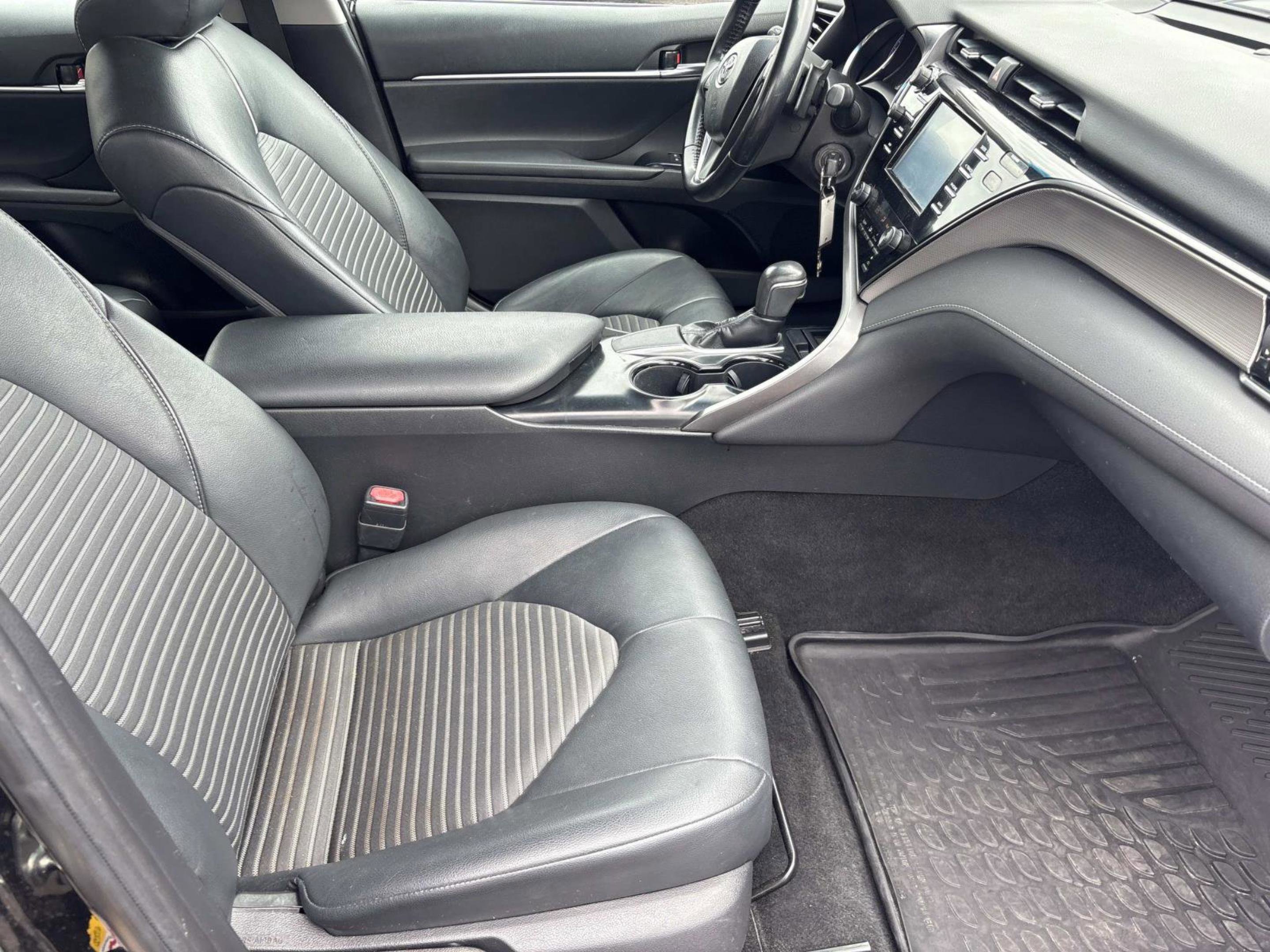 2019 Toyota Camry SE photo 20