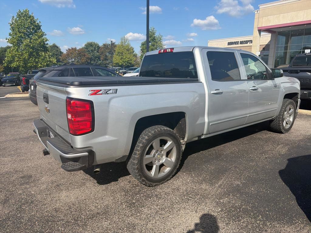 2018 Chevrolet Silverado 1500 LT photo 2