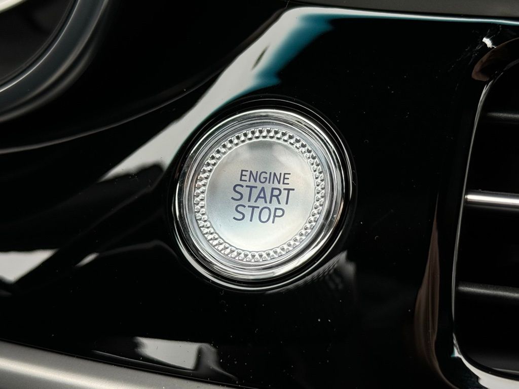 2025 Genesis G70 2.5T photo 32