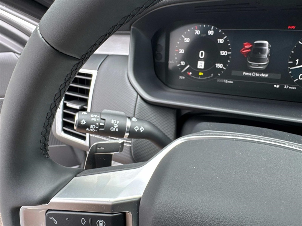 2025 Land Rover Discovery SE photo 31