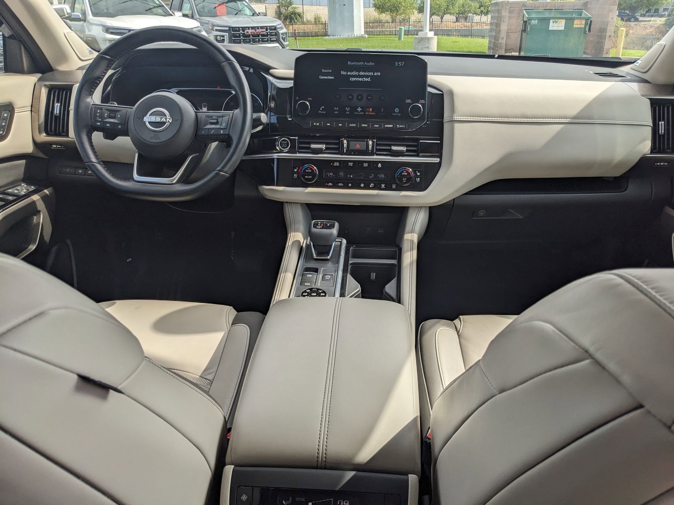 2022 Nissan Pathfinder Platinum photo 11