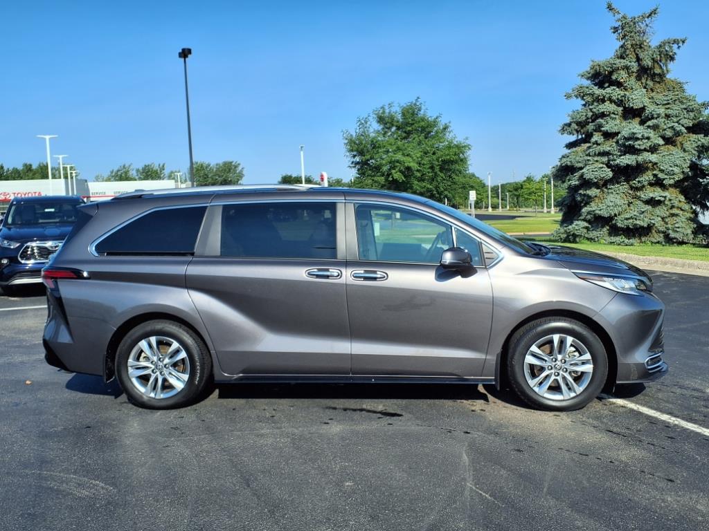Used 2023 Toyota Sienna Limited with VIN 5TDZSKFC4PS106781 for sale in Burnsville, Minnesota