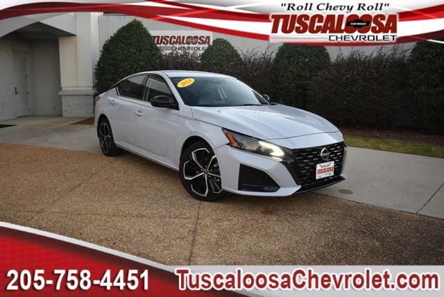 2024 Nissan Altima SR's photo