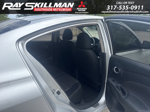 2015 Nissan Versa 1.6 SV photo 6