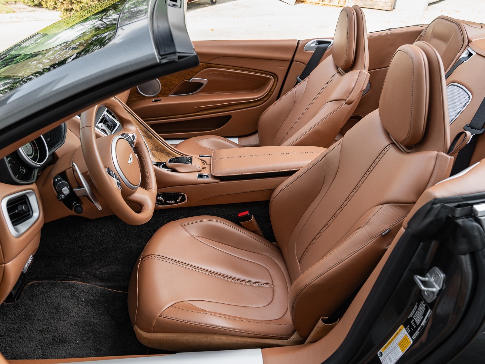 2019 Aston Martin DB11 AM5 photo 32