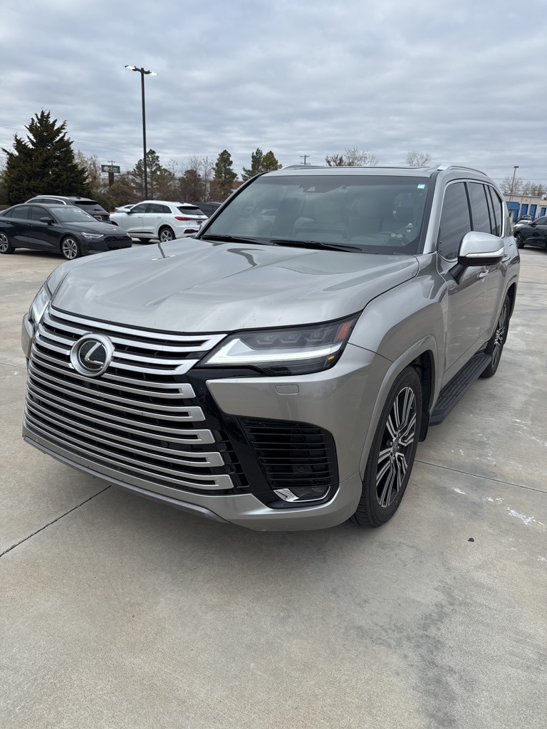 2023 Lexus LX Luxury's photo