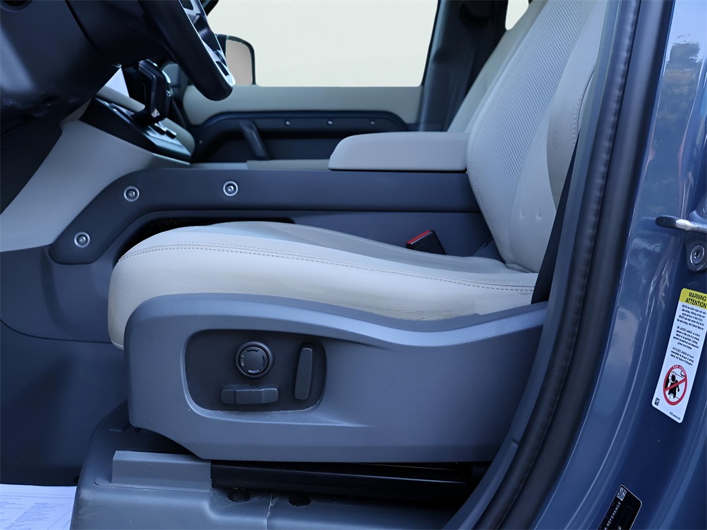 2022 Land Rover Defender 110 SE photo 30