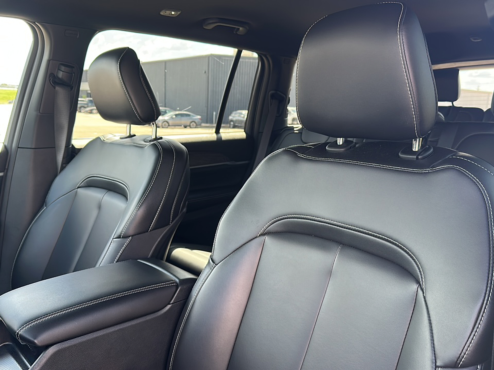 2025 Jeep Grand Cherokee Limited photo 3