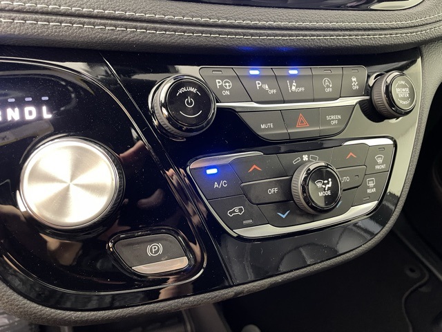 2025 Chrysler Pacifica photo 30