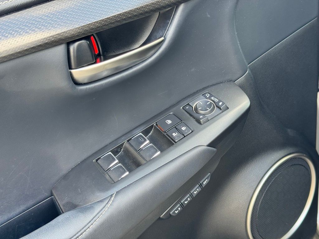 2019 Lexus NX 300h Luxury photo 22