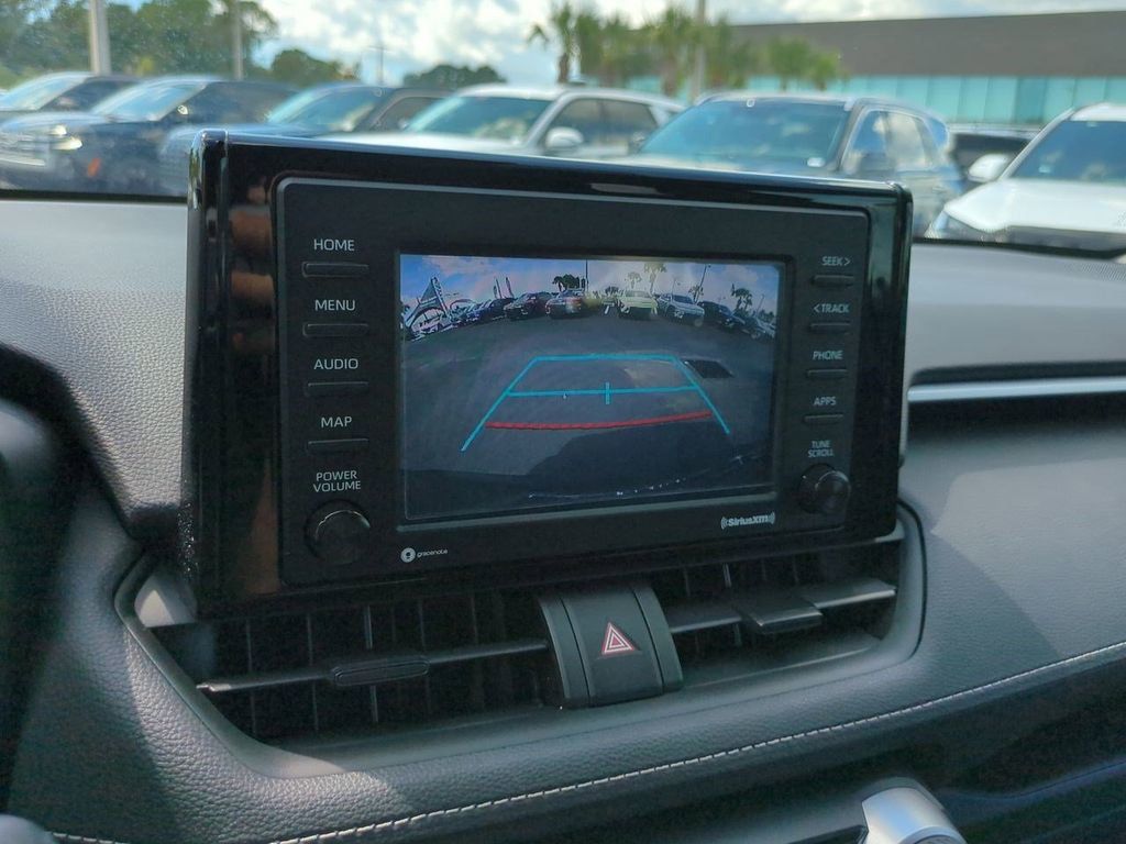 2021 Toyota RAV4 Hybrid XLE photo 28