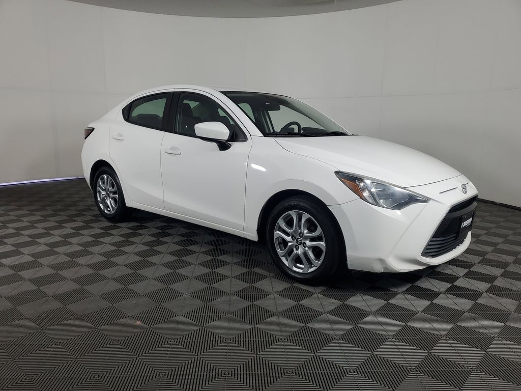 2017 Toyota Yaris iA Base photo 2