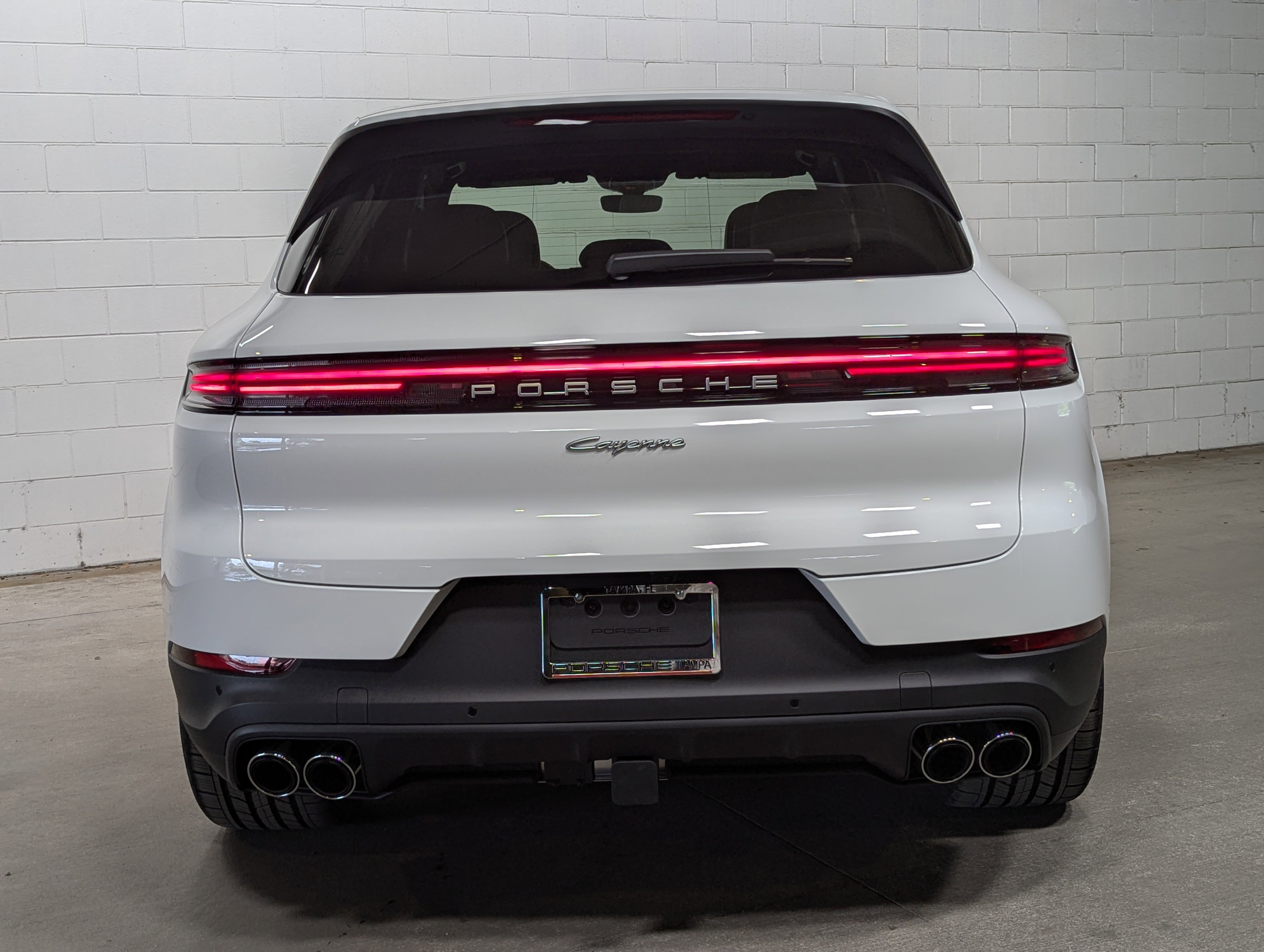 2026 Porsche Cayenne E-Hybrid photo 2