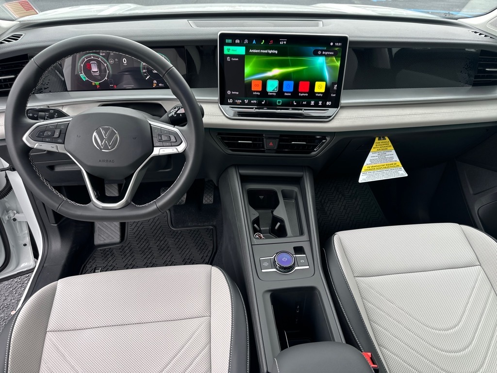 2025 Volkswagen Tiguan SE photo 2