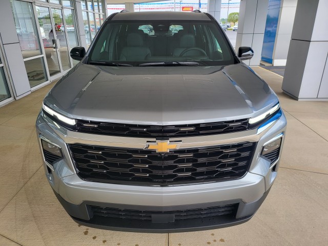 2025 Chevrolet Traverse photo 9