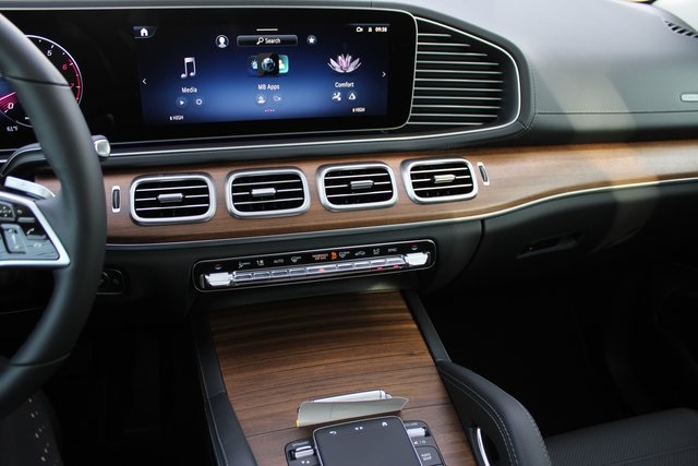 2026 Mercedes Benz GLS 450 4MATIC photo 25
