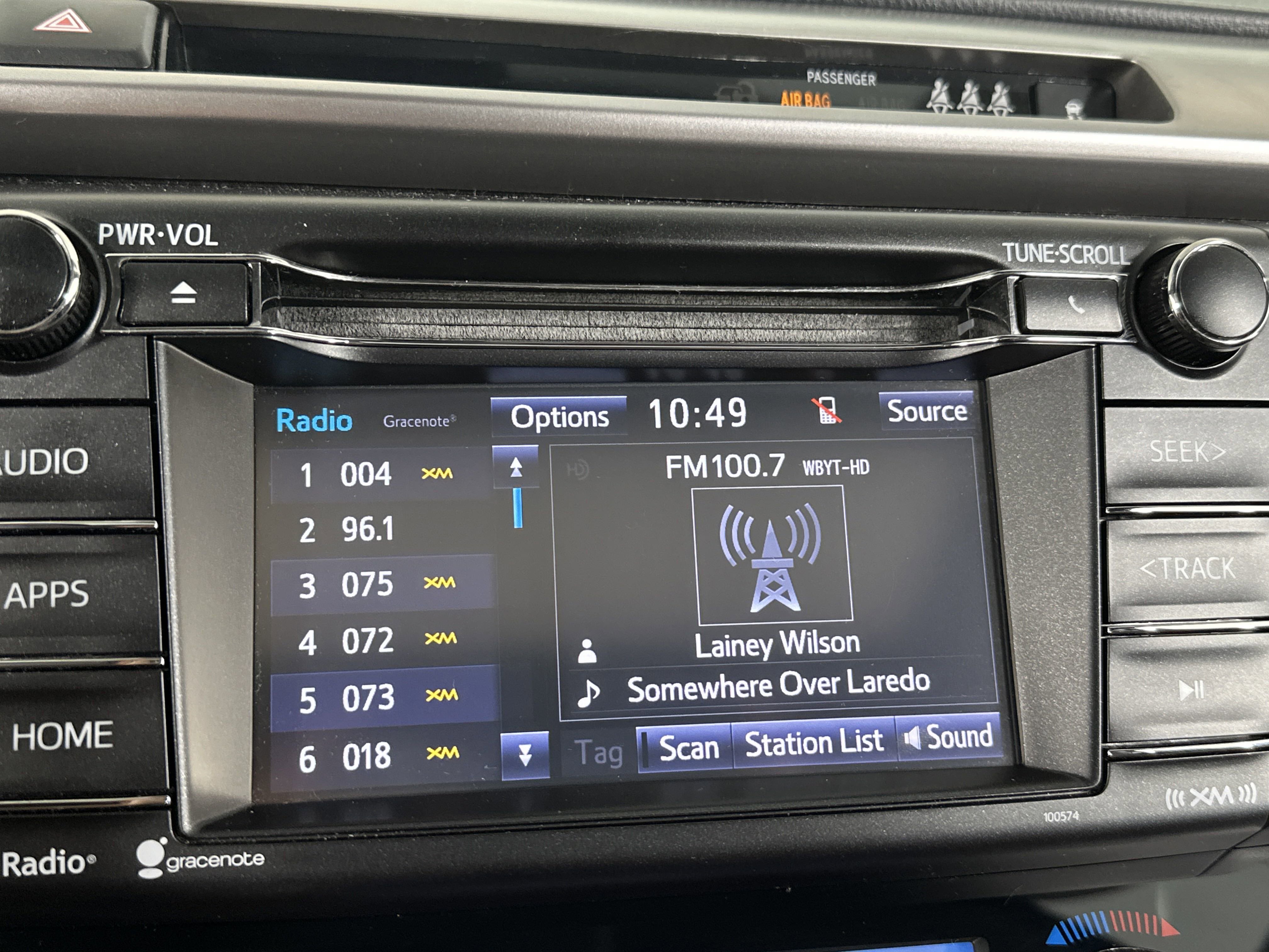 2017 Toyota RAV4 XLE photo 3