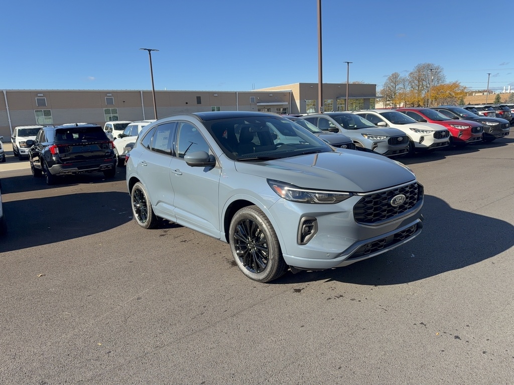 2025 Ford Escape ST-Line Elite photo 2