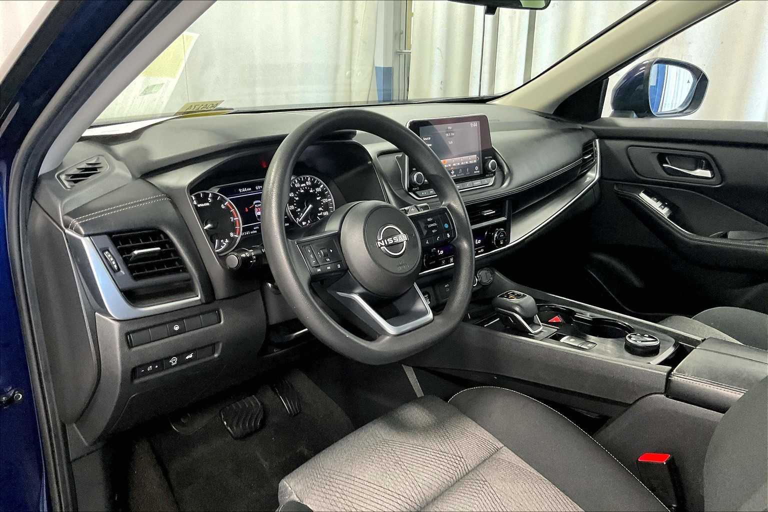 2024 Nissan Rogue SV photo 7