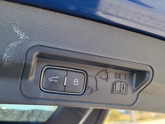 2023 Ford Explorer Limited photo 3